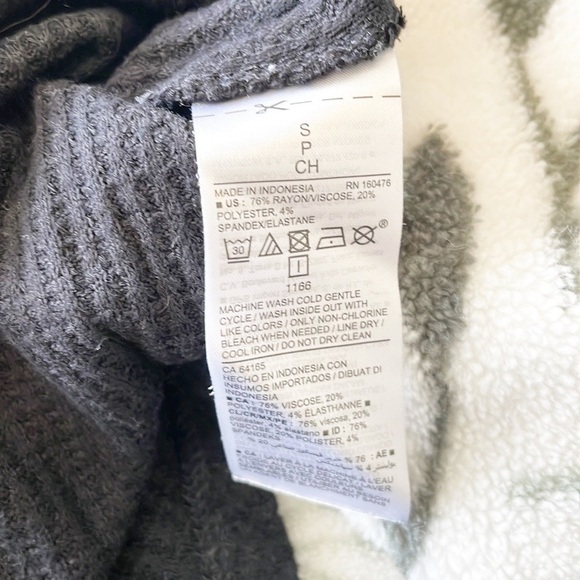 Old Navy black waffle knit henley long sleeve sweater - Picture 4 of 5